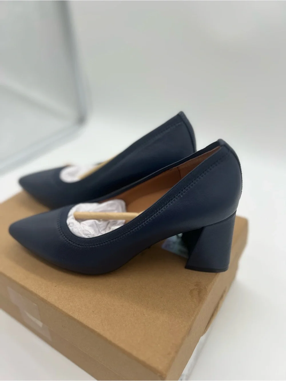 Gentle Souls by Kenneth Cole Women's Dionne Leather Pump Size 5.5 M NAVY Blue
